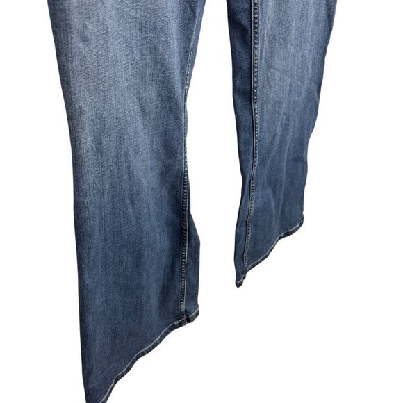 Calvin Klein Jeans High Rise Demi Boot Cut Medium Wash Jeans NWT Womens sz 20 W - Picture 2 of 16